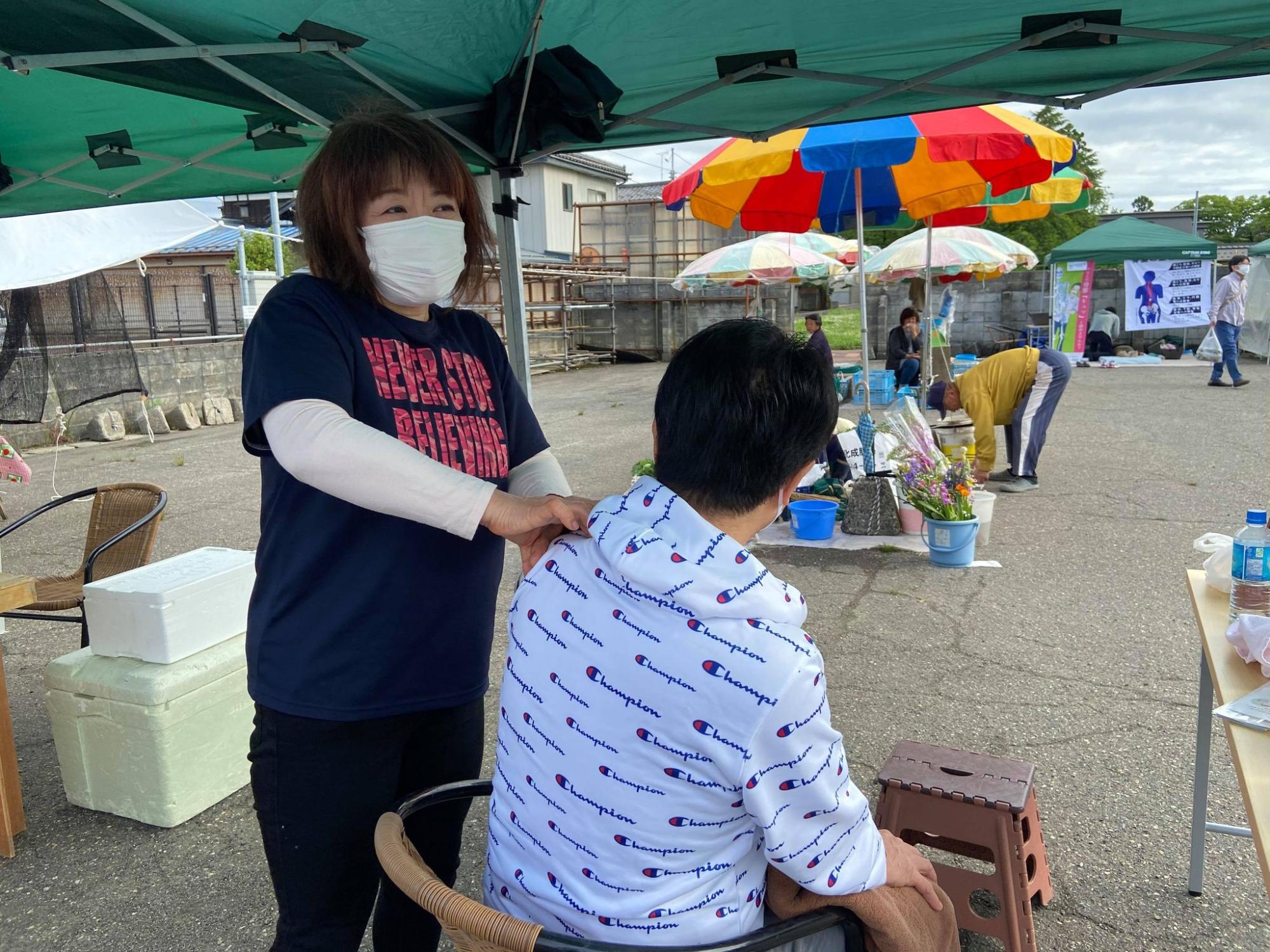肩甲骨はがし