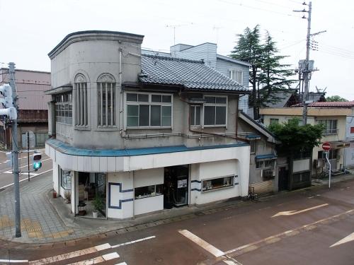 旧外山虎松商店店舗兼主屋 外観 北東から