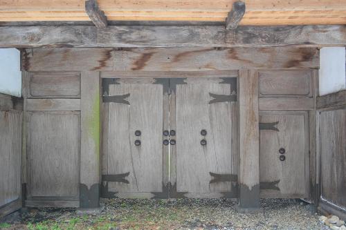 川俣家住宅(旧渋谷家住宅)長屋門 外観門正面(南より)