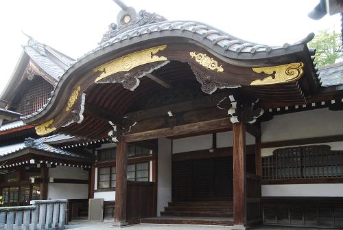 本成寺表玄関 正面(東面)外観(北東より) (提供:長岡造形大学平山研究室)
