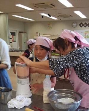 子供料理教室本成寺地区の様子