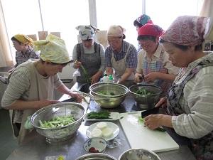 料理教室の様子大島中H28