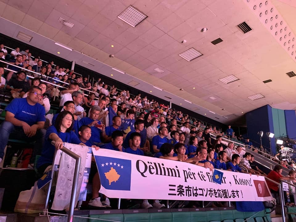 三条市から駆け付けた応援団