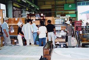 家電、家具中心の第2回フリーマッケット楽市楽座