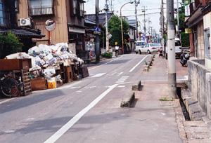 最終となる水害ごみの収集に合わせて 出された水害ごみの写真