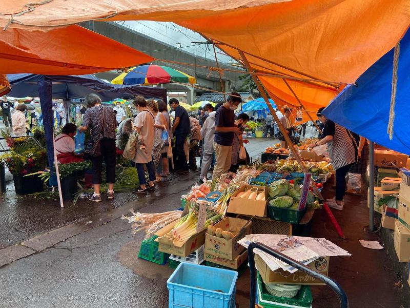 盆市の様子