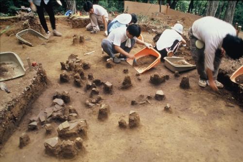 5号墳発掘作業のようす