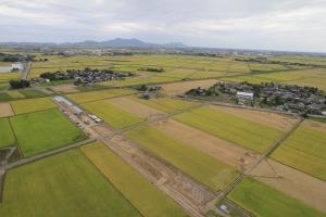 調査の進む道東遺跡と大原遺跡(南東側から)