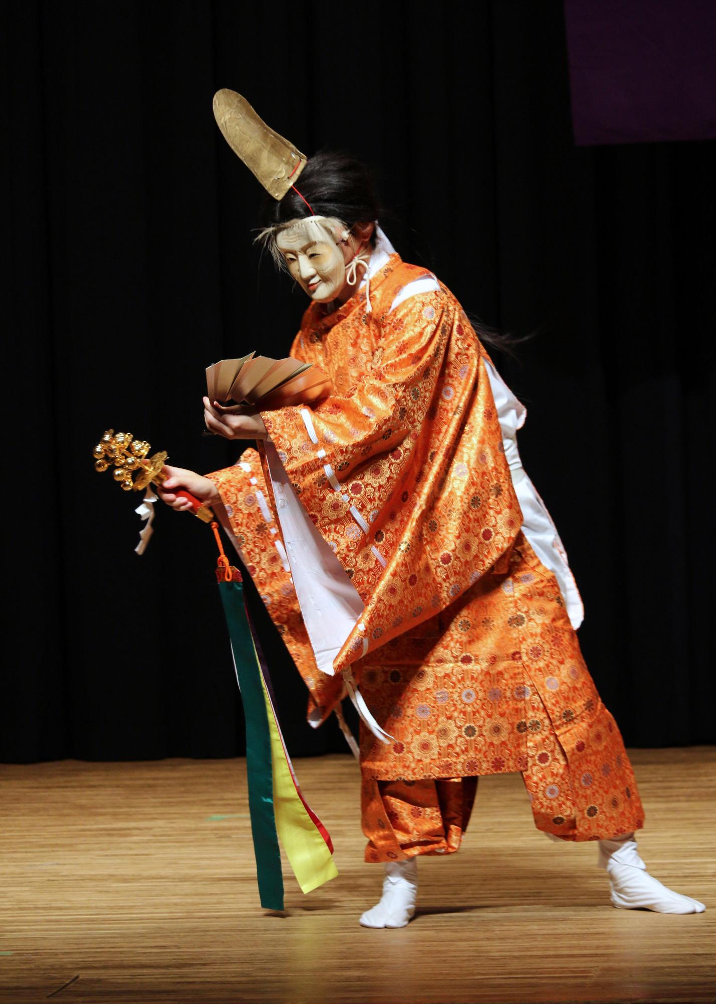 神勇の舞 （保内小布勢神社）