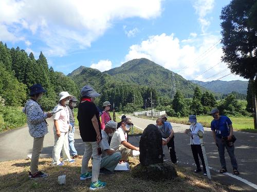 令和4年度下田郷森町地区のいしぶみめぐりのようす