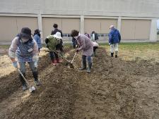 野菜作りを楽しむ教室の様子