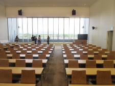 大人の社会見学の様子