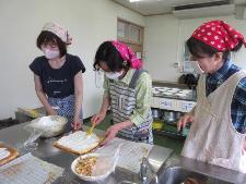 桃のデザート作り