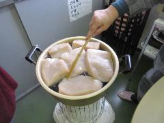 はじめてのこんにゃく作りの様子