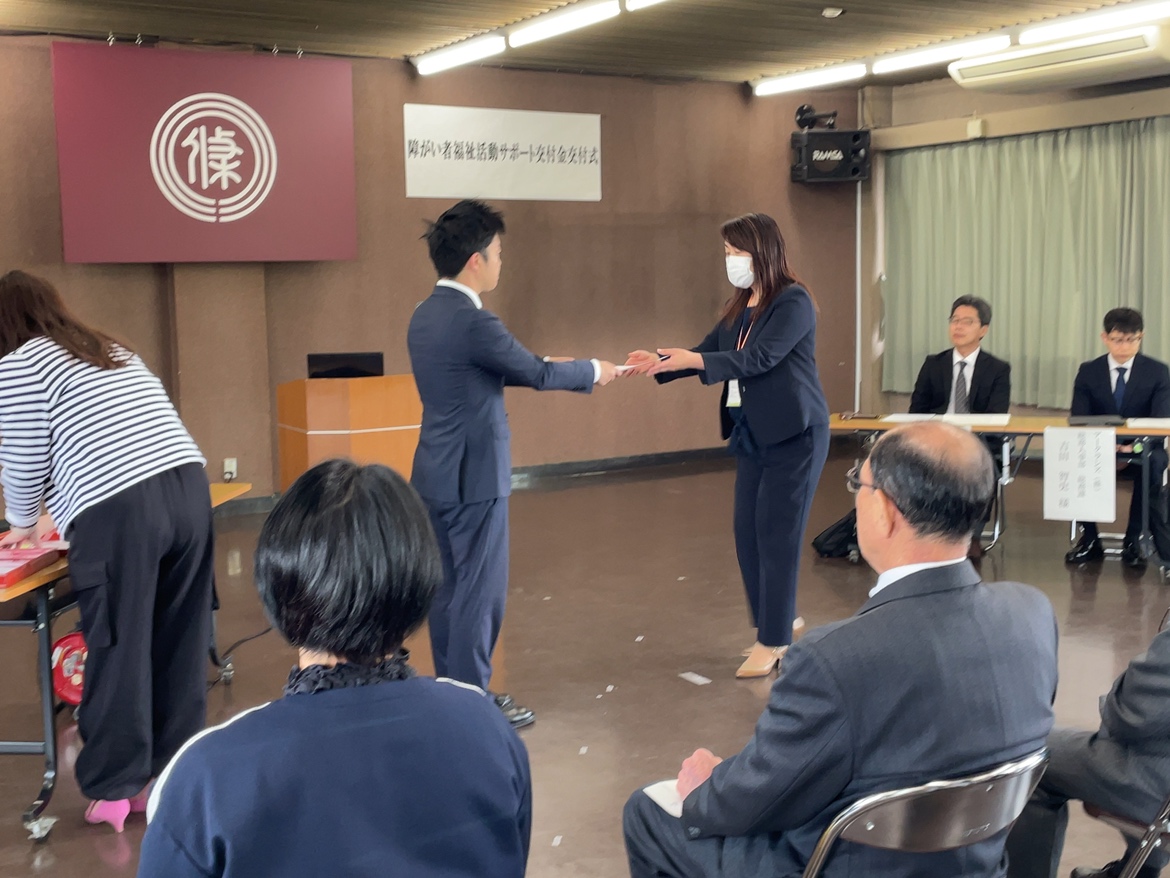 賞状授与の様子