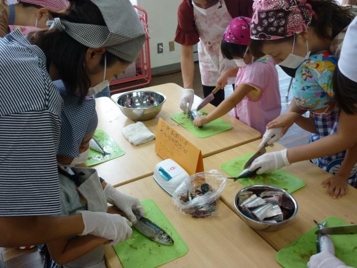 親子で三枚おろしに挑戦