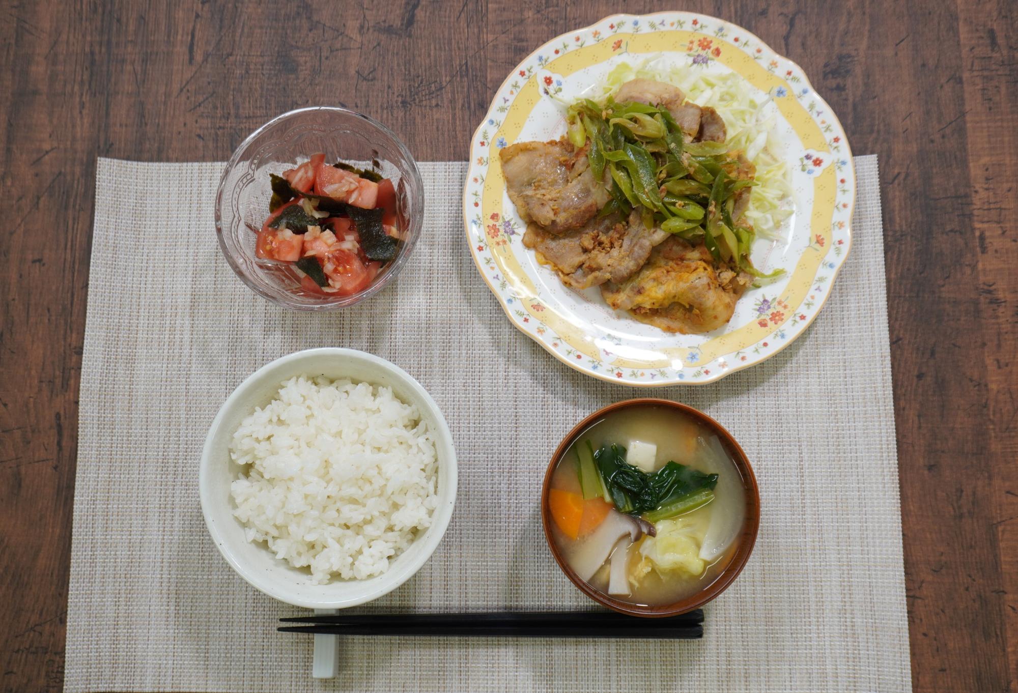 主食主菜副菜のそろった食事