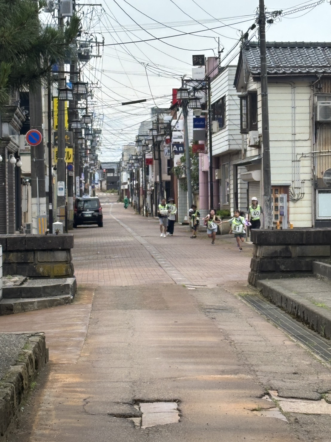 逃げる参加者