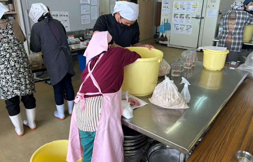 減塩味噌作り（四中）
