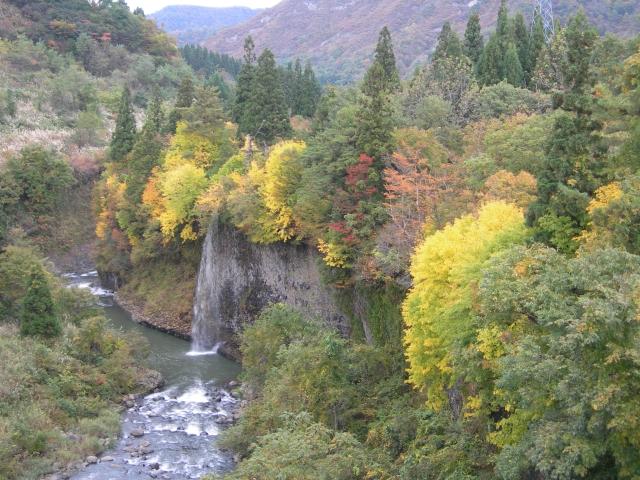 大谷ダム周辺の紅葉