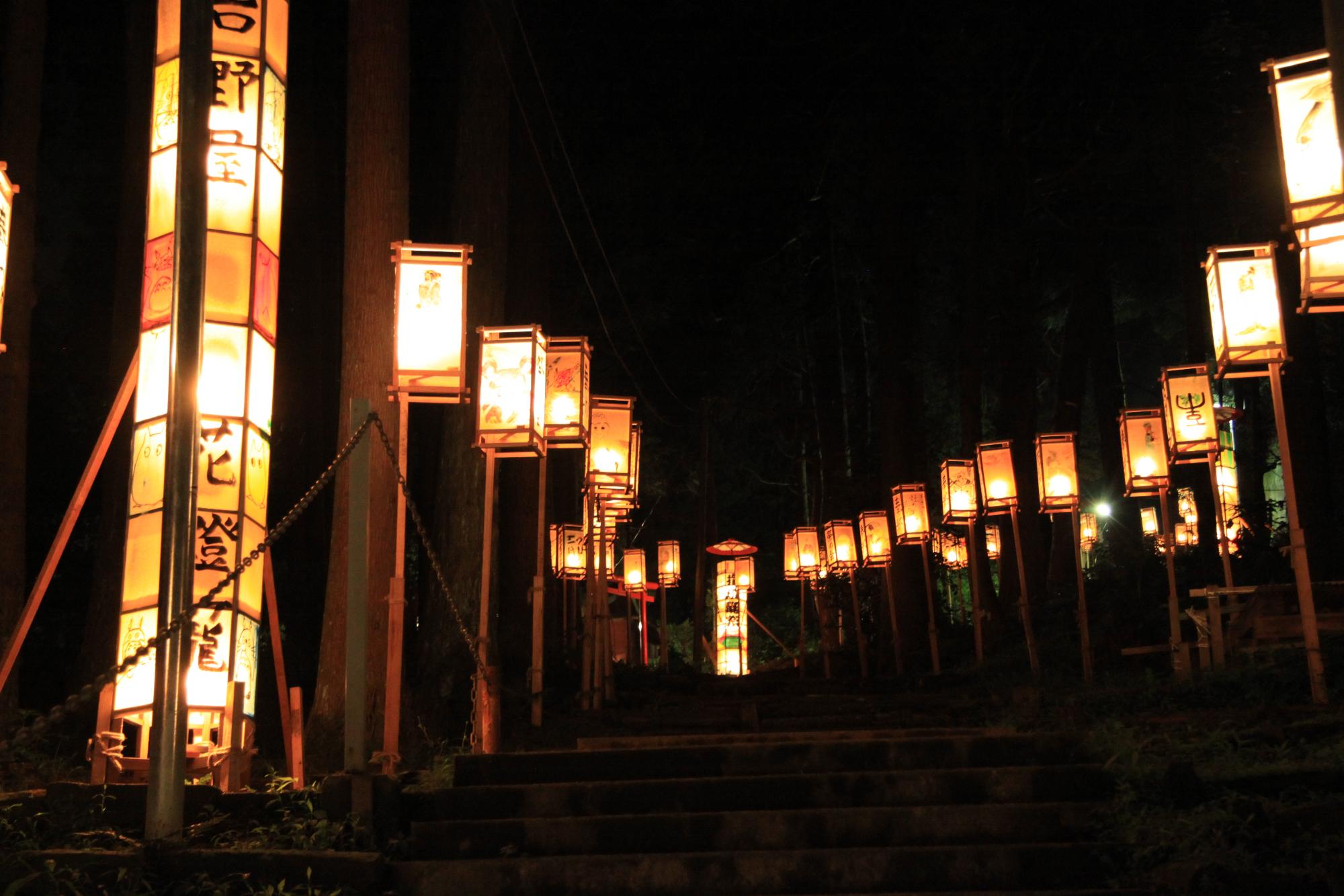 石動神社花灯篭押し