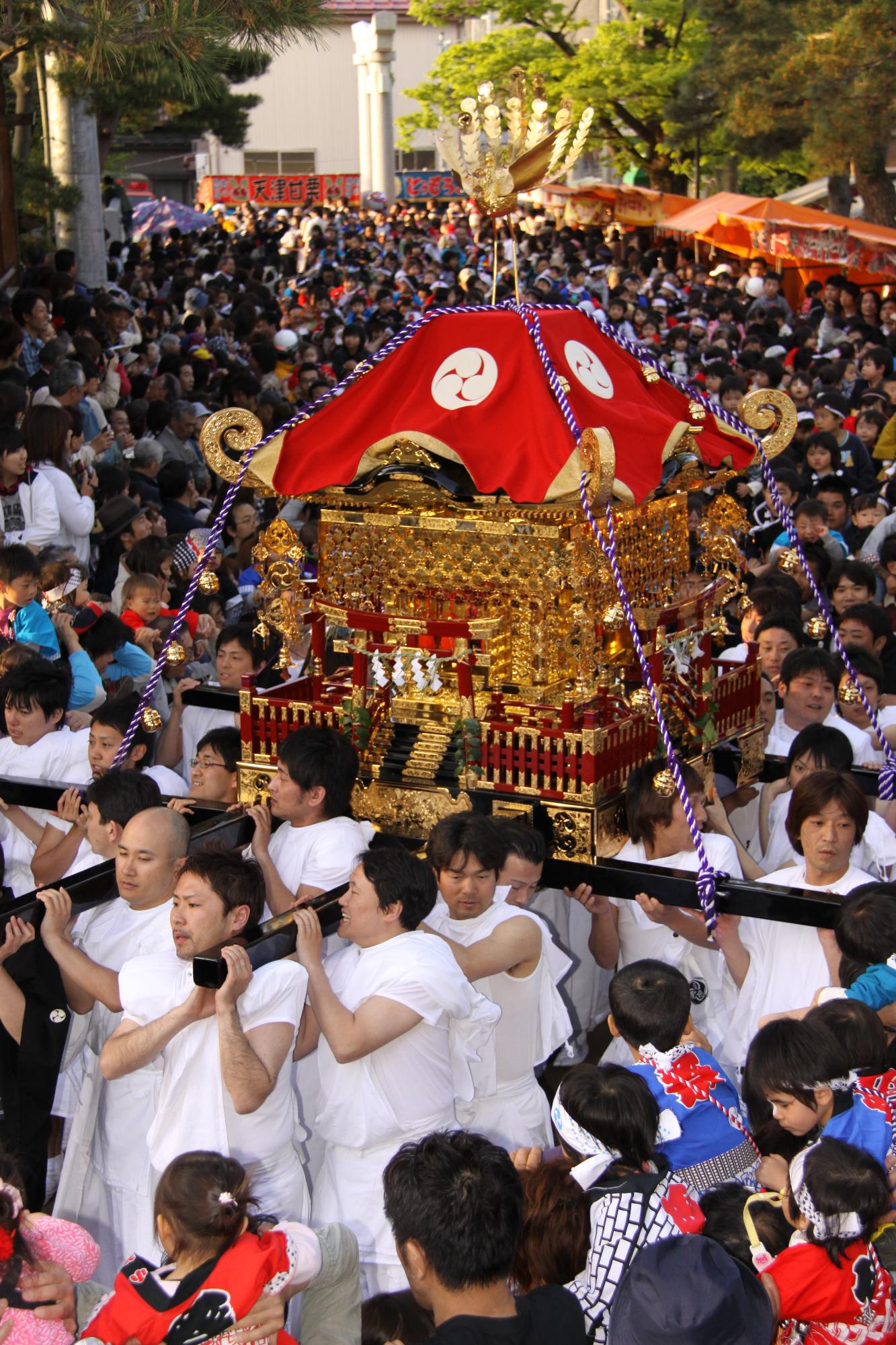 三条祭り舞い込み