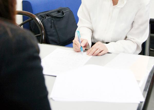就労相談か面接のイメージ写真