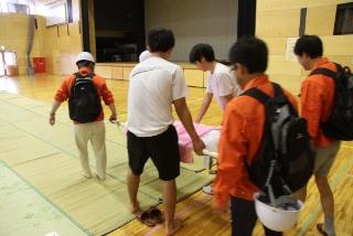 避難所における中学生ボランティアの活動