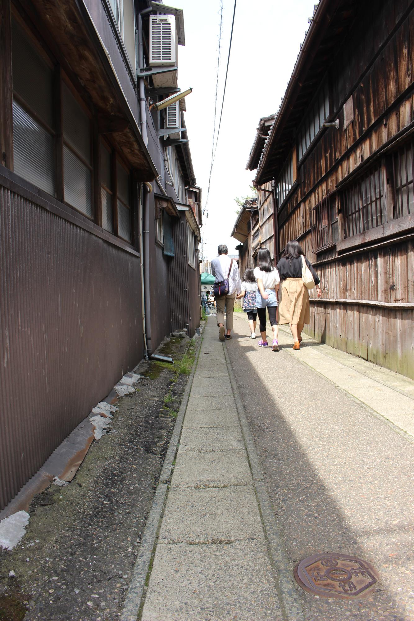 まちなかの小路