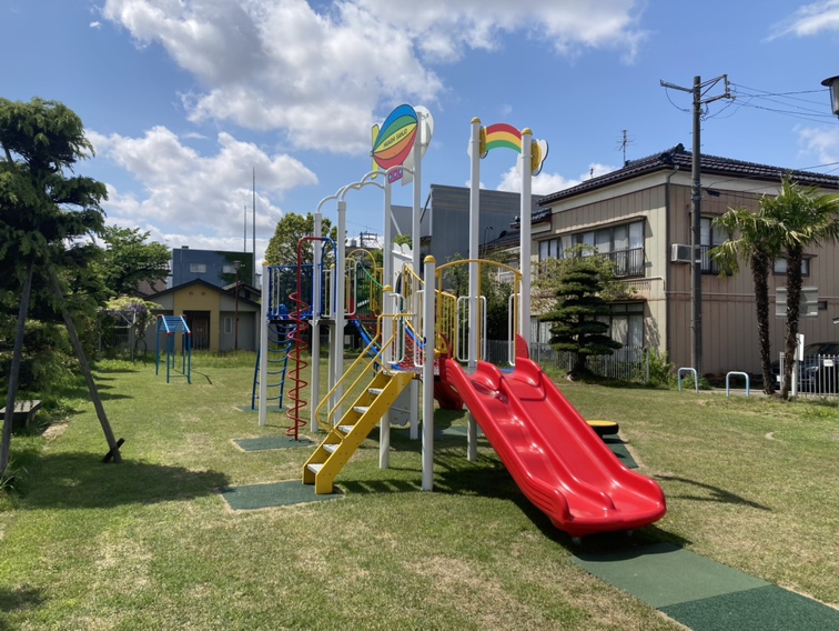 東三条公園全景(遊具更新)