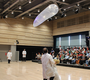 まちやま理科学習小4のエアポールの様子