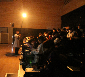 まちやま理科学習中2のエジソン電球の様子