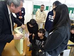 スーツを着た男性たち

AI 生成コンテンツは誤りを含む可能性があります。